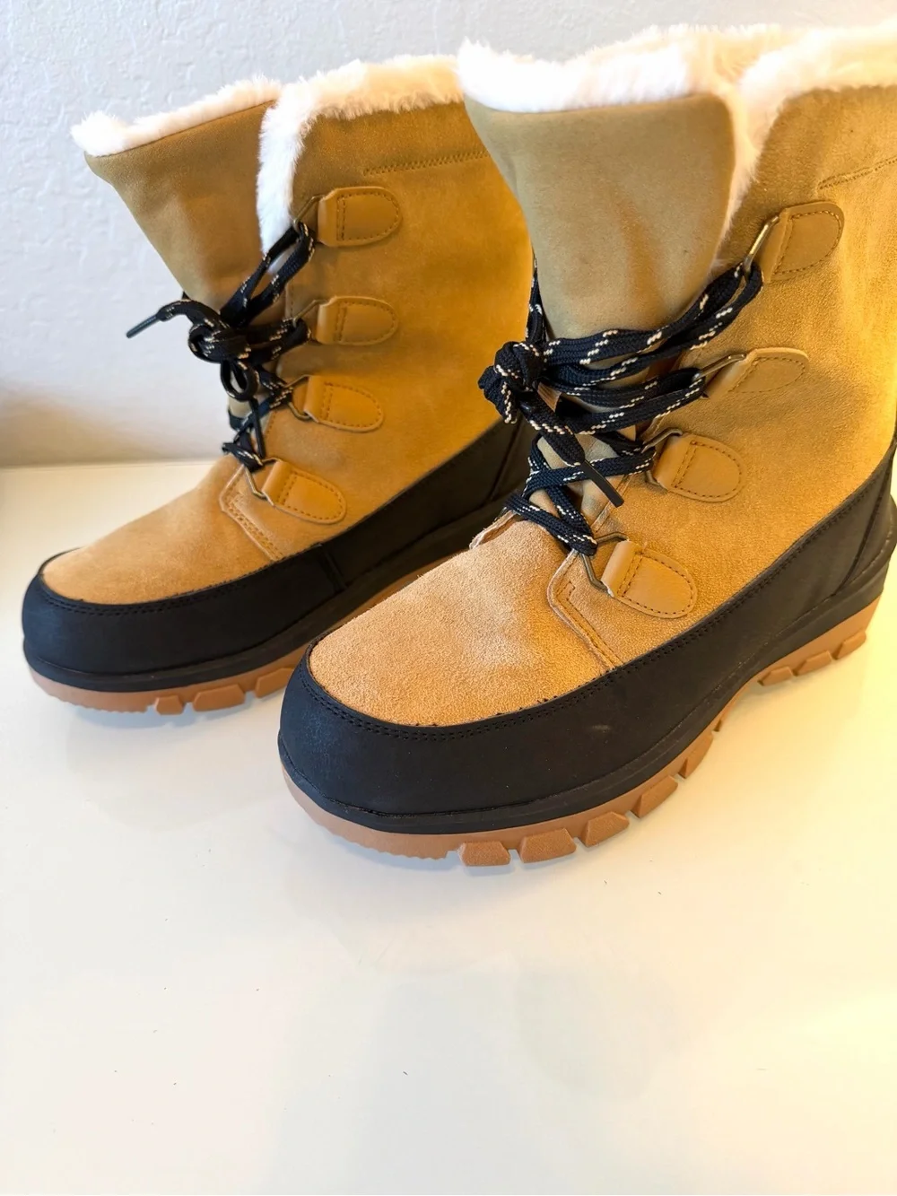 Universal Thread Corie Faux Fur Waterproof Lace Up Winter Boots Women's Size 8